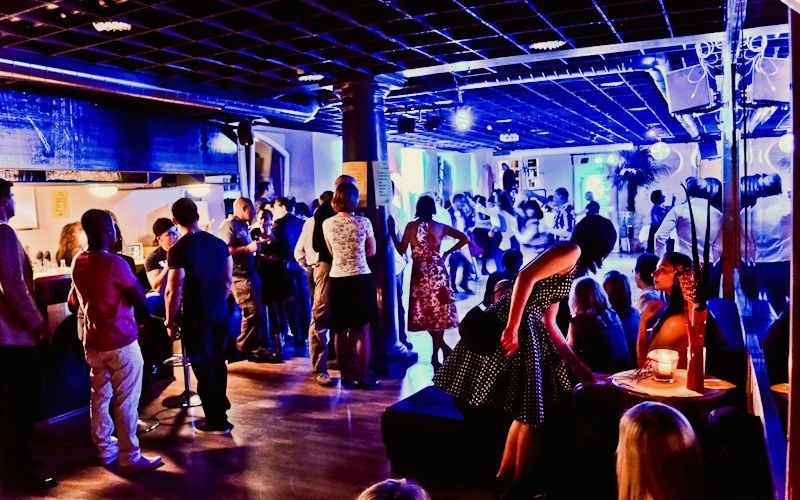 Black & White Mottoparty