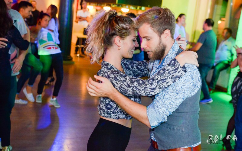 Bachata Kurse für Anfänger & Fortgeschrittene